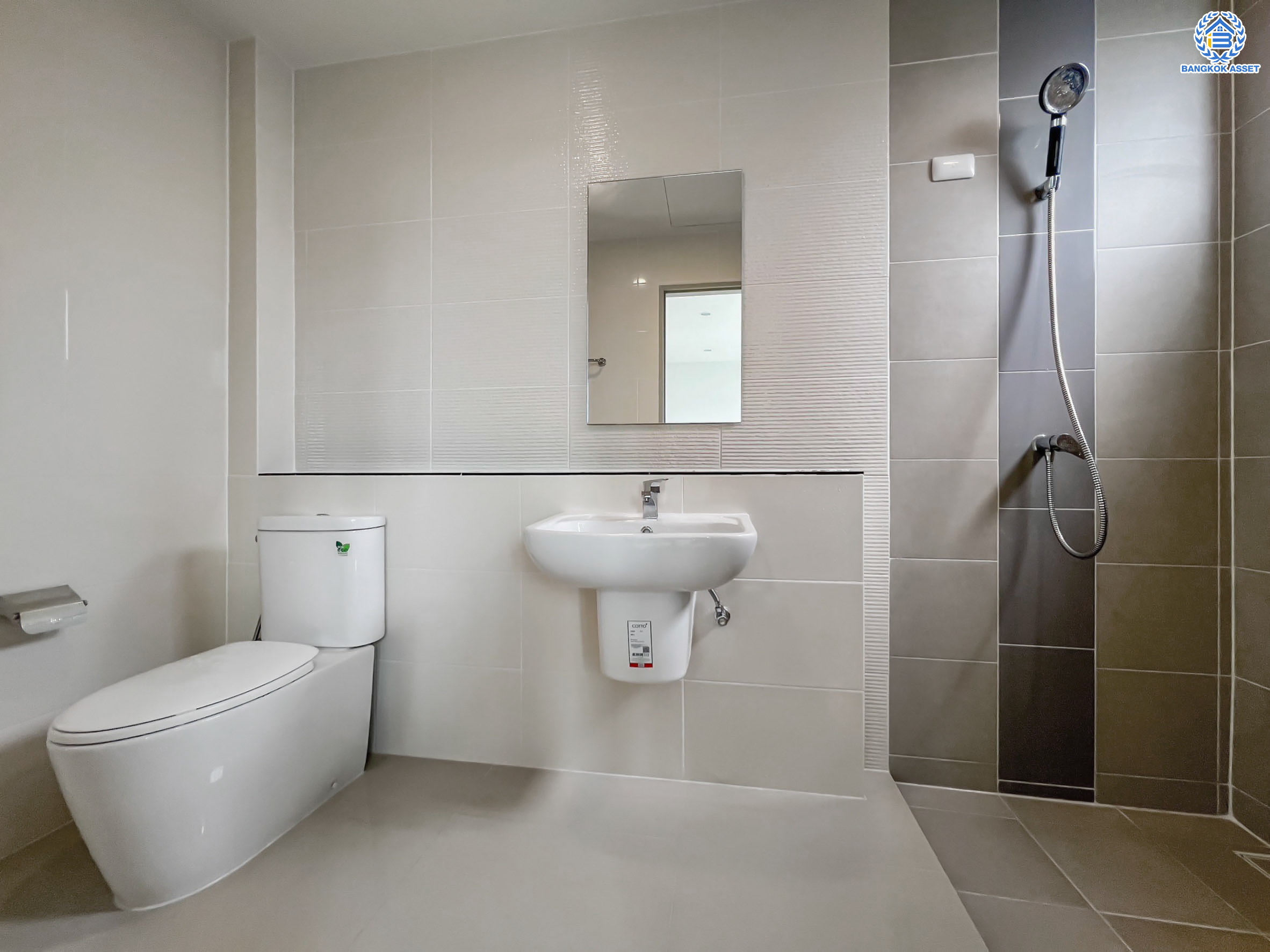 บ้านแฝด 3 ชั้นมือสอง โครงการ บ้านกลางเมือง The Edition สุขสวัสดิ์-พระราม3 เนื้อที่ 43.30 ตร.ว. ฟังก์ชัน 4 ห้องนอน 4 ห้องน้ำ 3 ที่จอดรถ ตกแต่งครบพร้อมเข้าอยู่ บนทำเลดี เชื่อมต่อถนนสุขสวัสดิ์ ถนนประชาอุทิศ ถนนพระราม2 ใกล้จุดขึ้นทางด่วน "เฉลิมมหานคร"